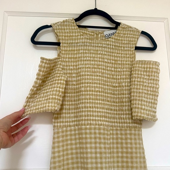 Ganni Beige Khaki Smocked Seersucker Gingham Cold Shoulder Dress, size 34 - Picture 10 of 14